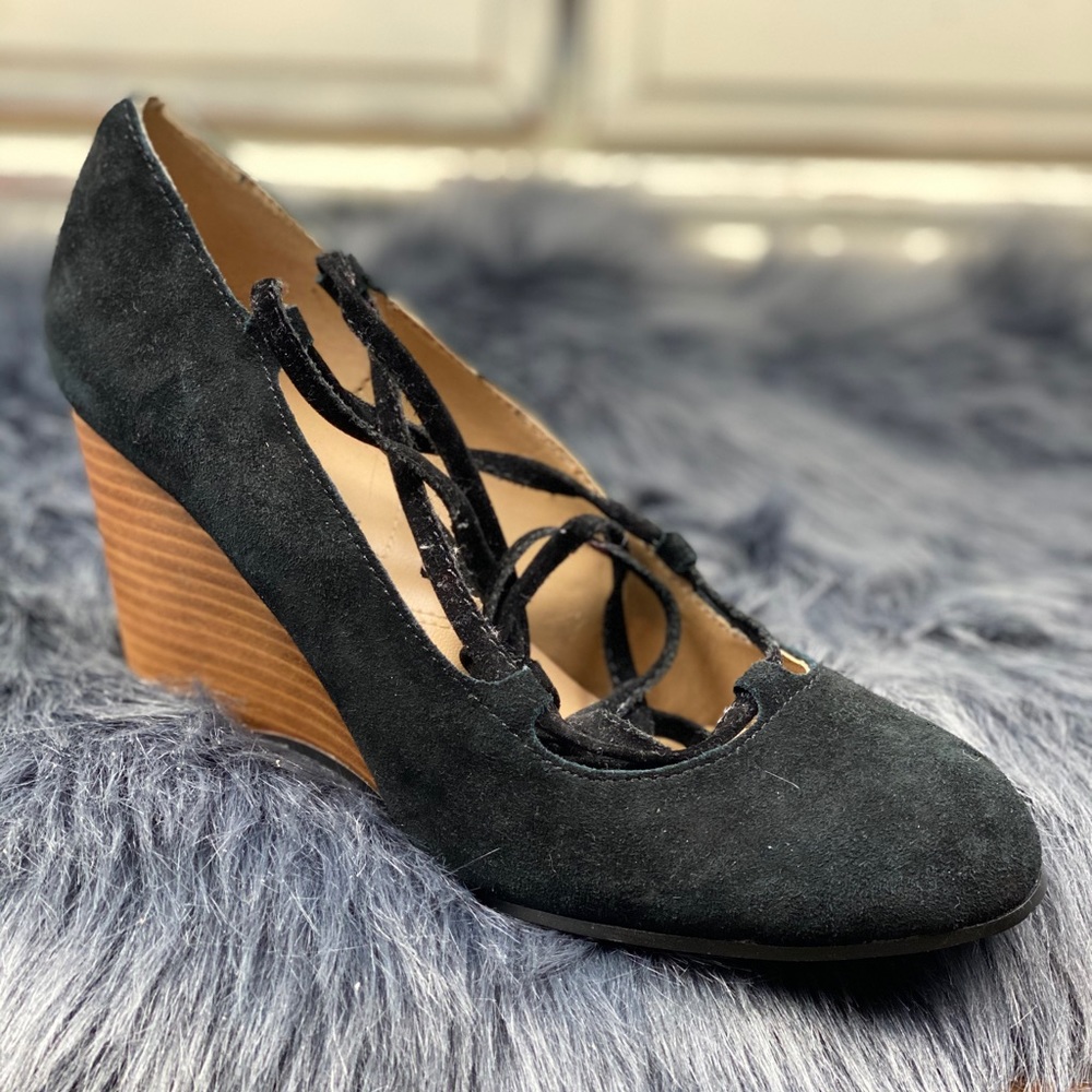 Adrienne Vittadini Wedges in Black Suede, Size 6.5